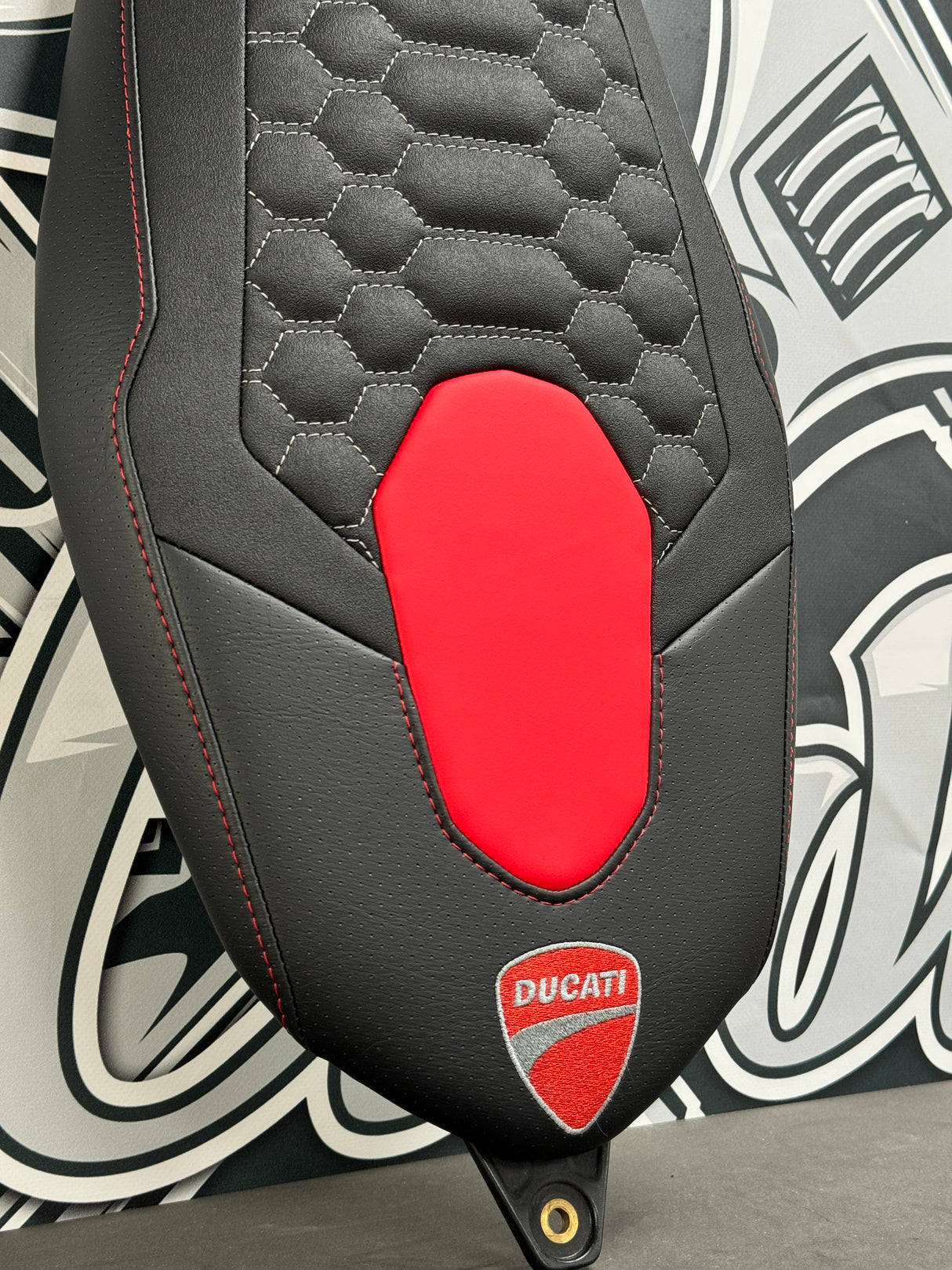 Adattabile confortevole sella ducati ipermotard