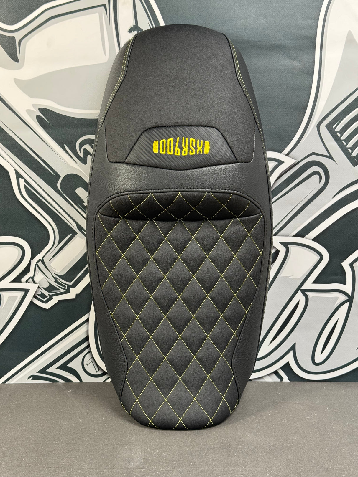 Garnissage de selle pour YAMAHA 900 XSR noir et jaune