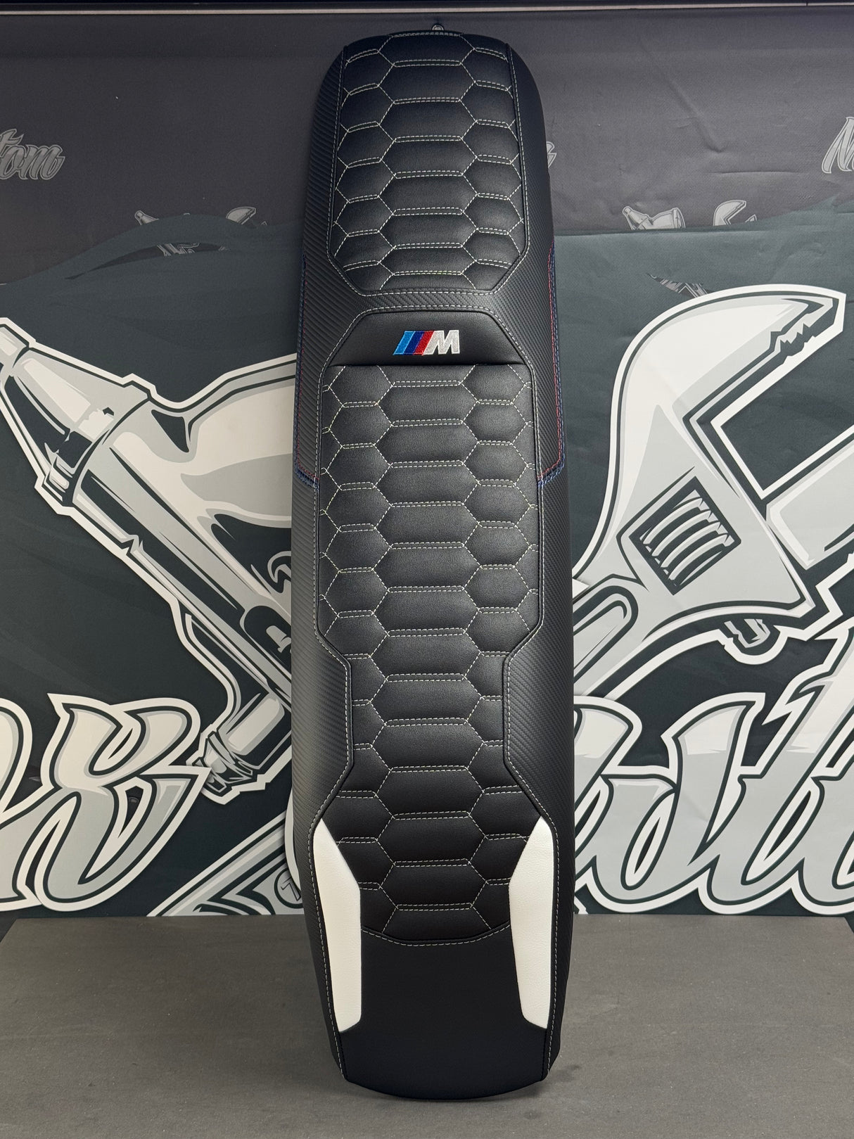 Garnissage selle BMW CE-04 sur-mesure en france