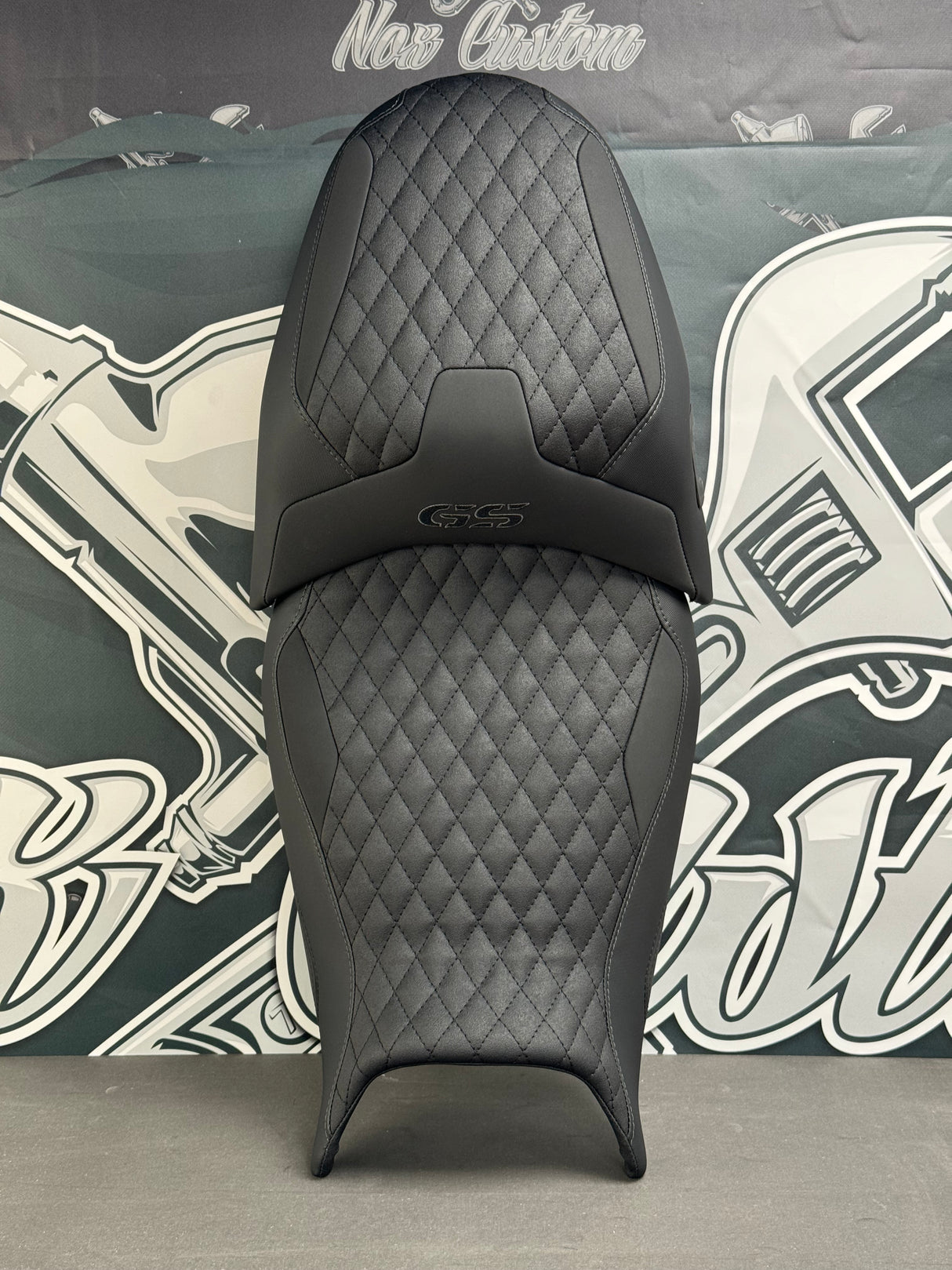 Garnissage sur-mesure pour selle BMW R 1300 GS par nox custom