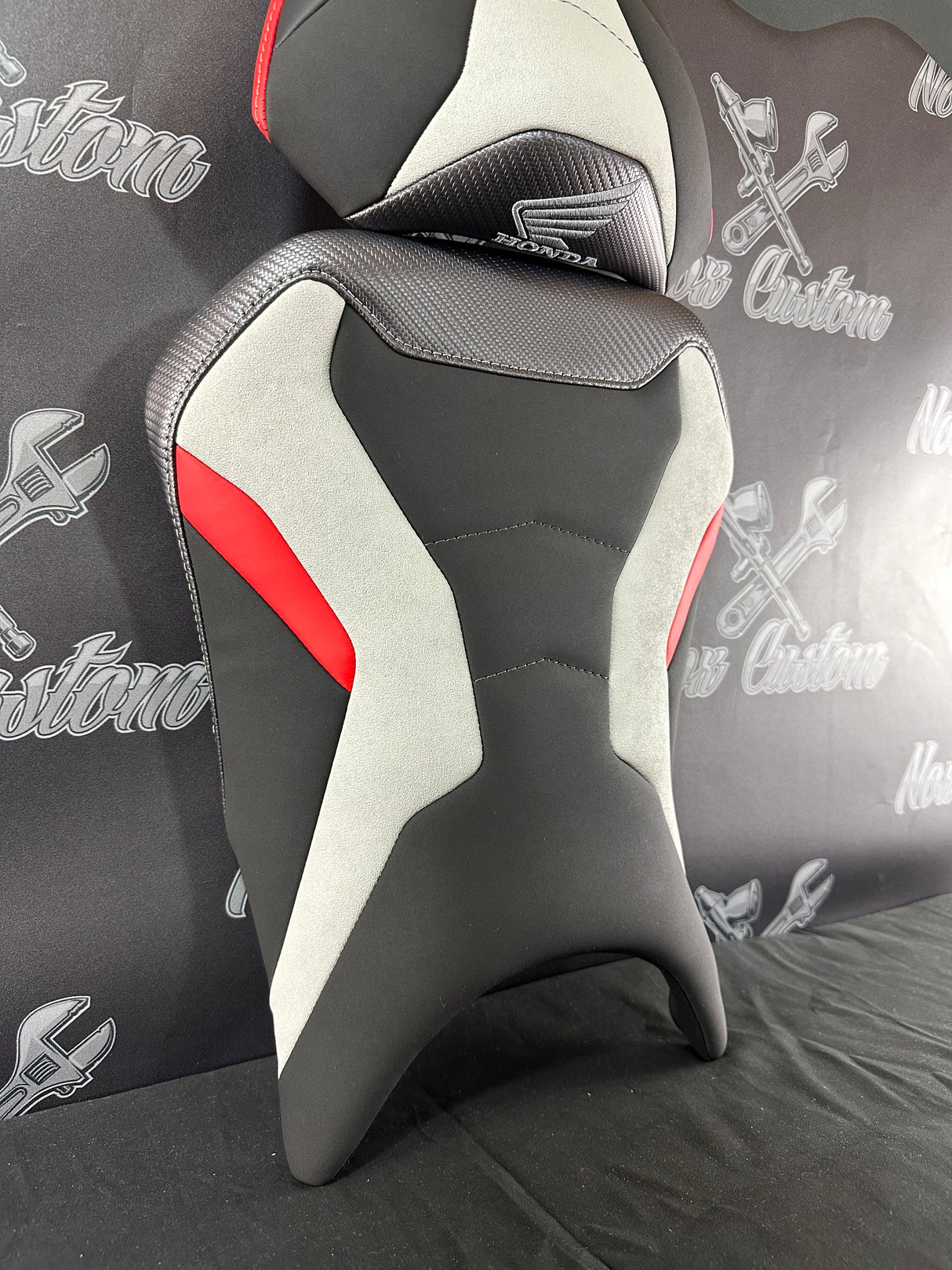 Garnissage selle Honda Hornet 750 et Honda 500 noir rouge et gris