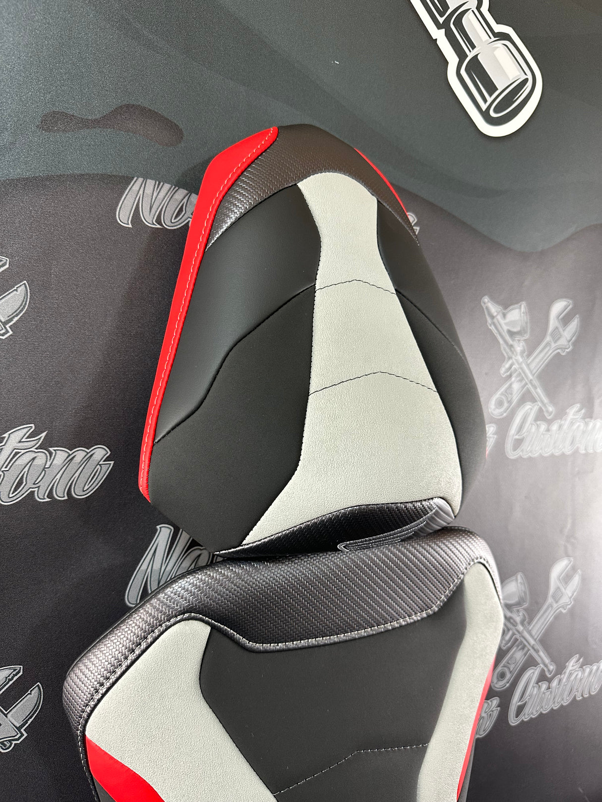 Garnissage selle passager Honda Hornet 750 et Honda 500 noir rouge et gris