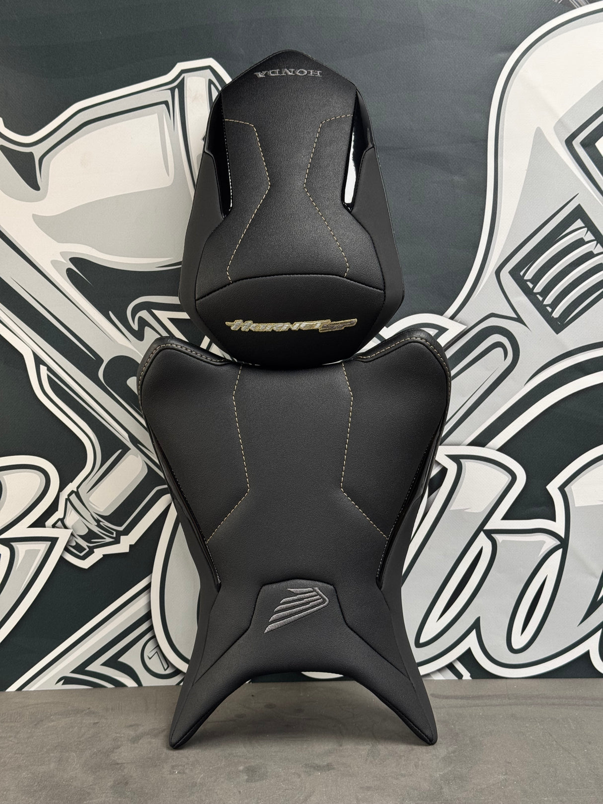 Garnissage de selle pour HONDA HORNET 1000 ( à partir de 2025 )