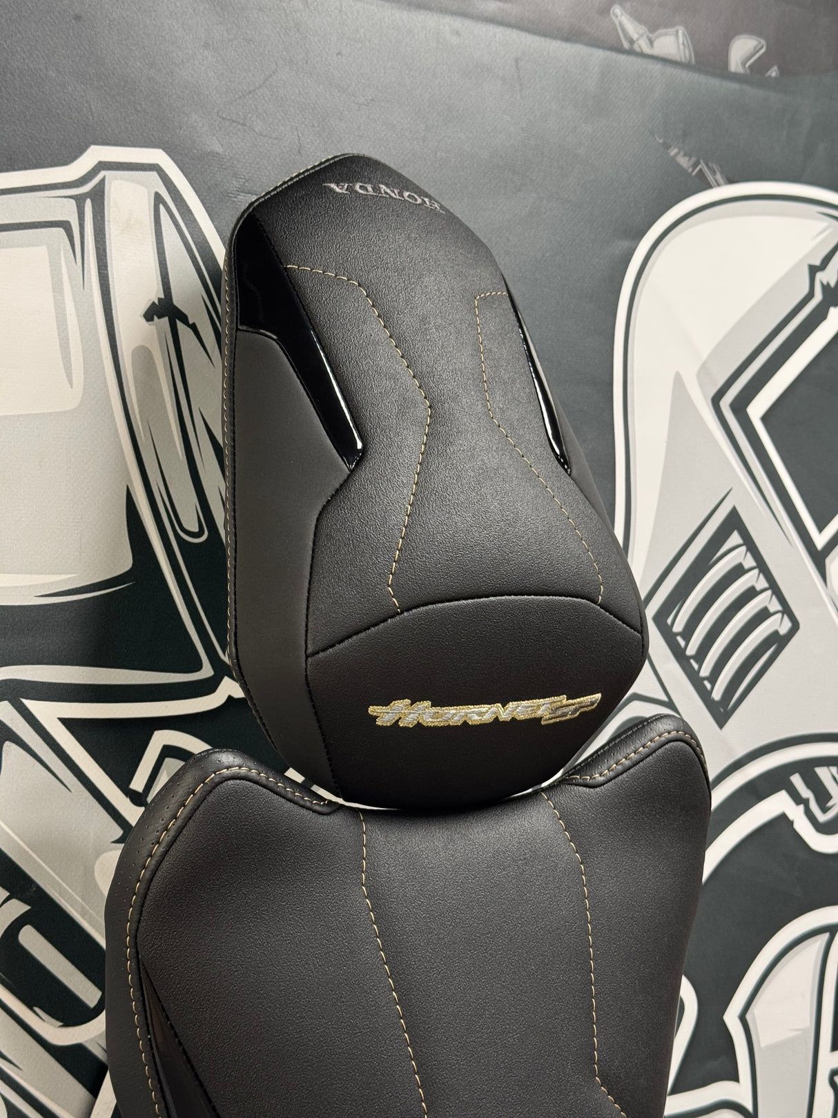 Garnissage de selle pour HONDA HORNET 1000 ( à partir de 2025 )