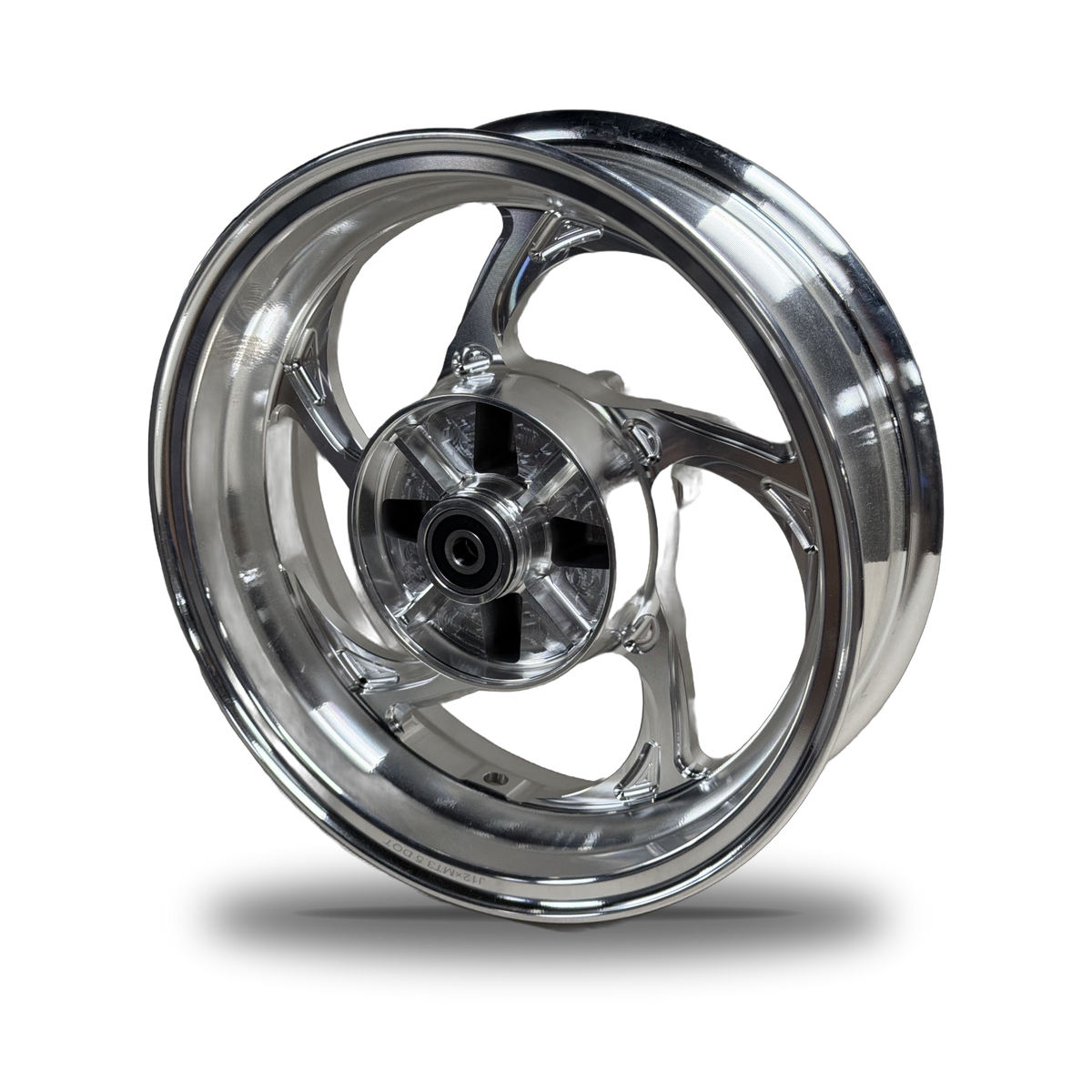 Jante arrière CNC chrome vue de trois quarts