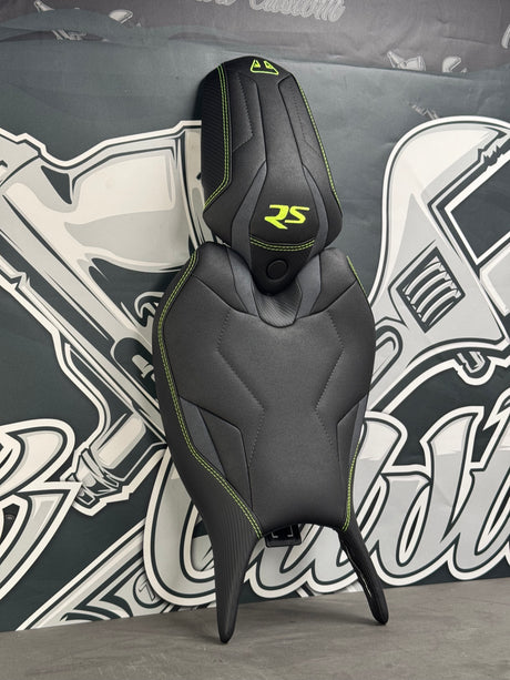 detail selle sur-mesure TRIUMPH Speed Triple 1200