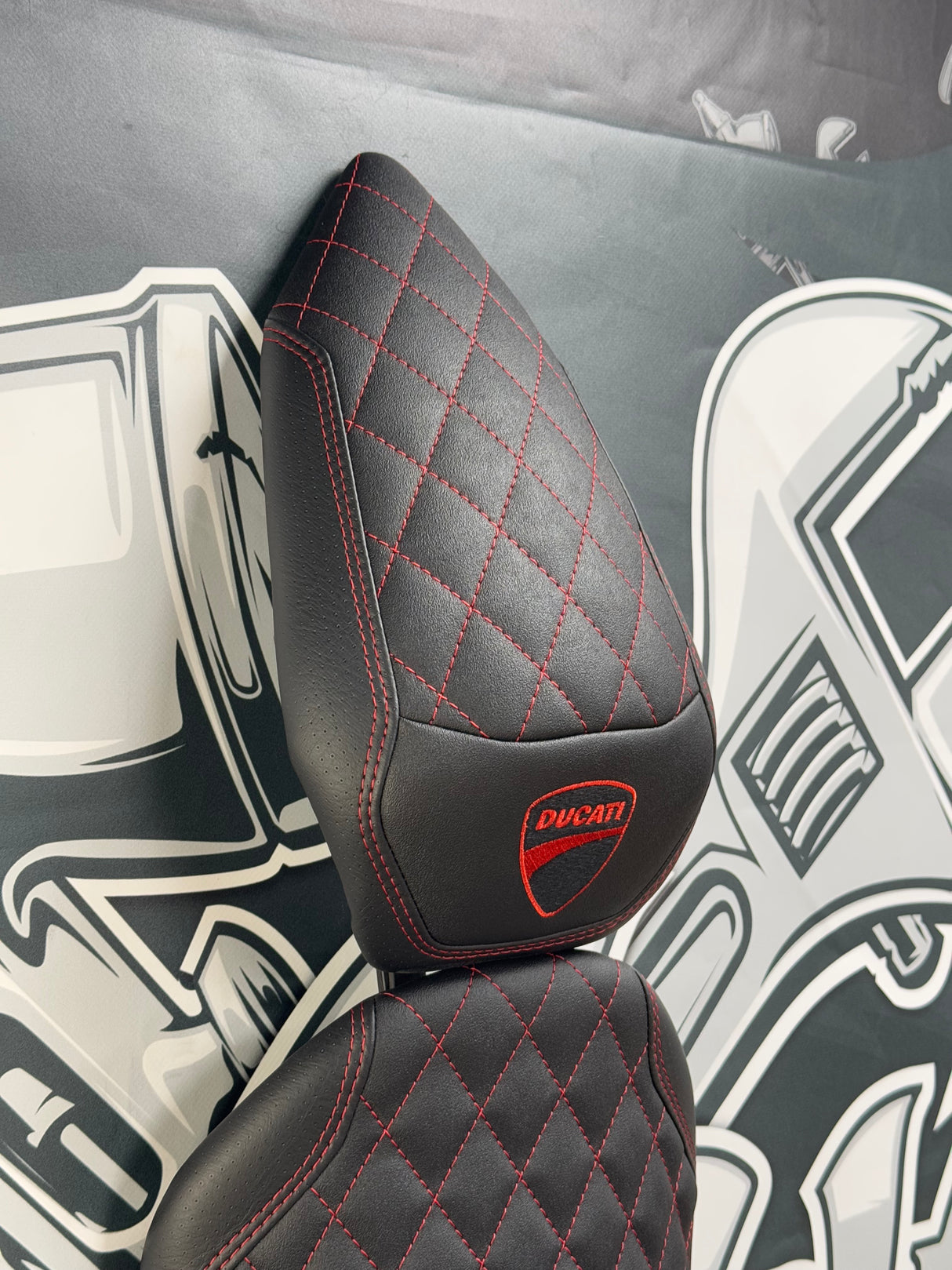 selle Ducati sur-mesure en france chez Nox Custom