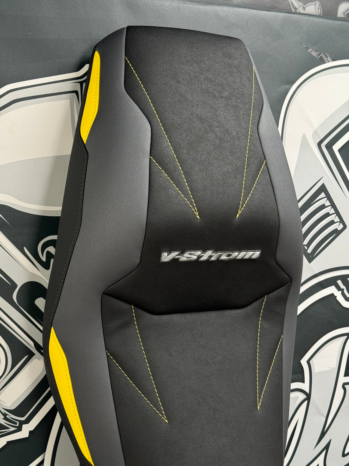 selle Kawasaki sur-mesure jaune, noir et gris