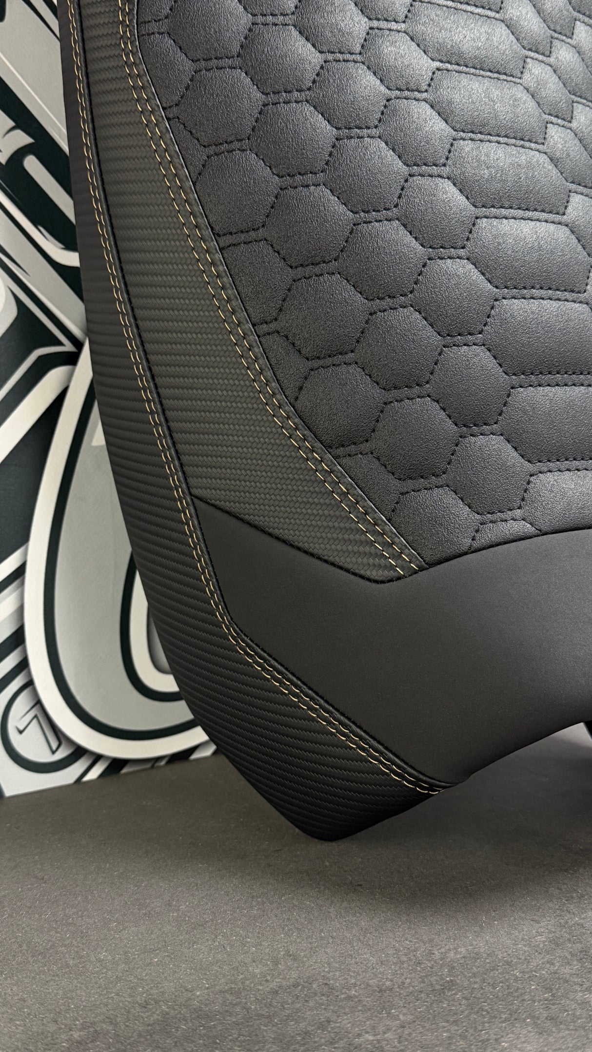 selle moto sur-mesure nid d'abeille