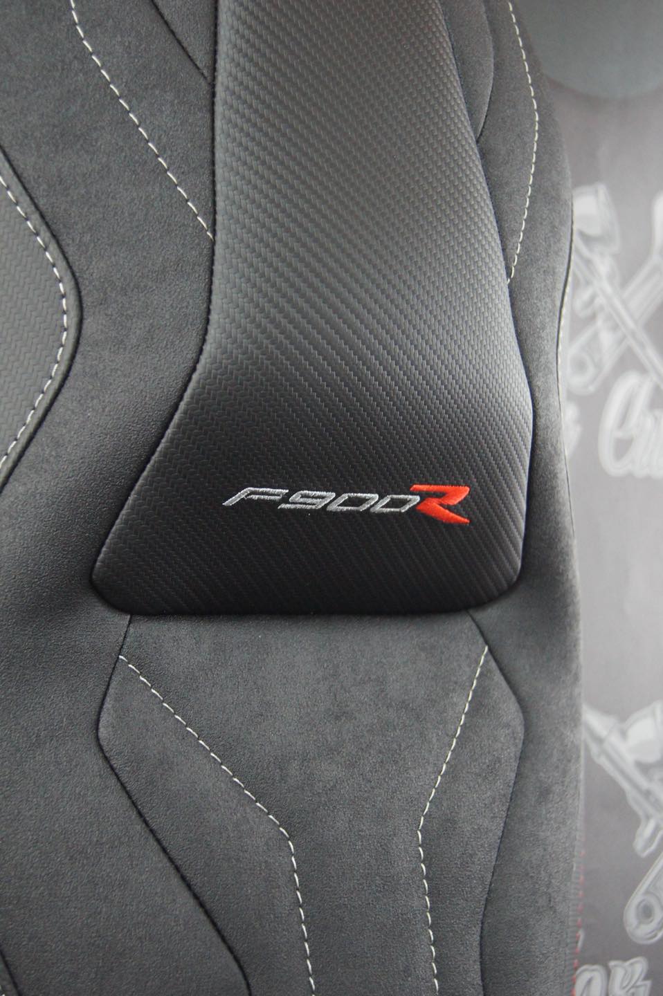 selles F900R sur-mesure