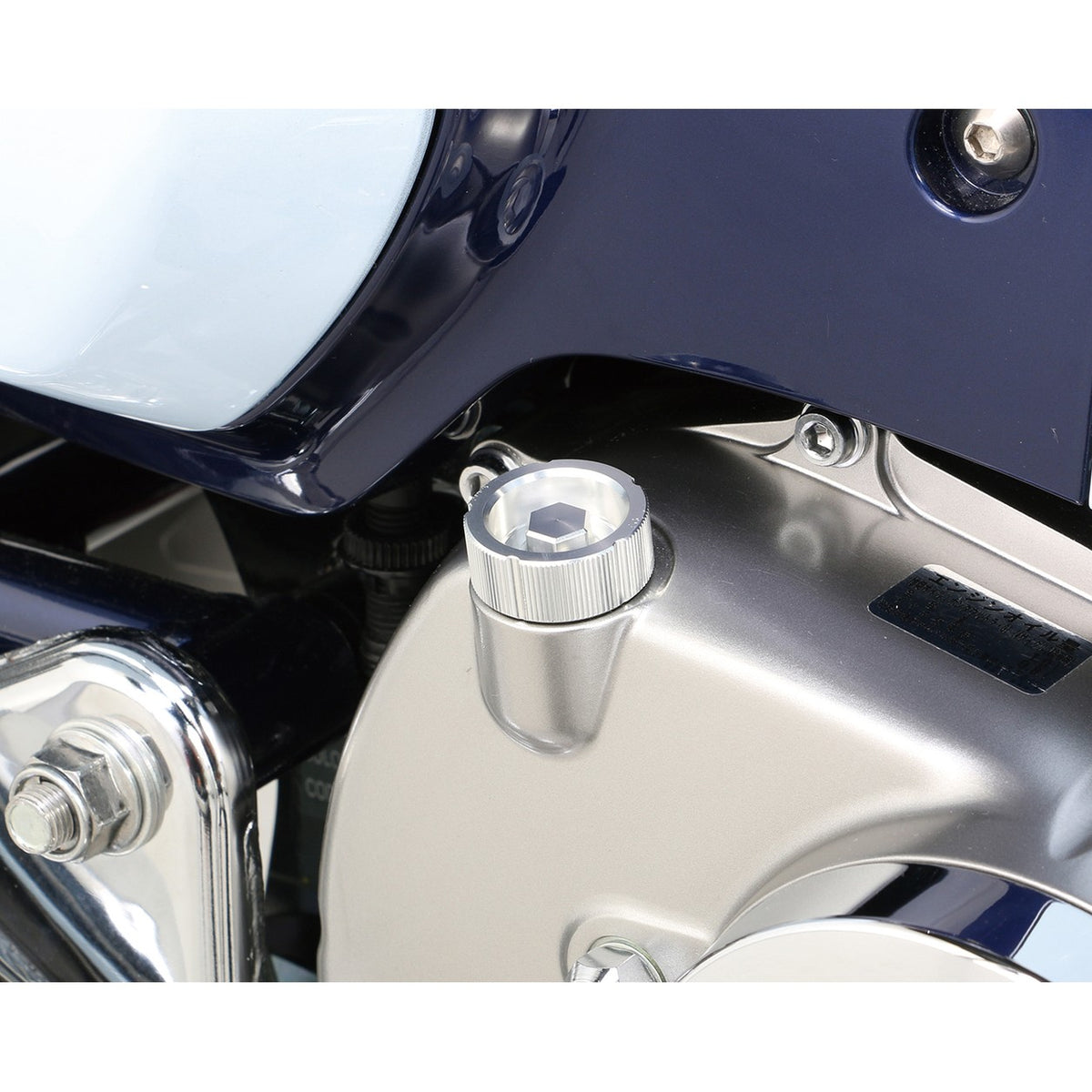 Bouchon de remplissage d'huile alu CNC (M20 × P2.5) — Kitaco — Honda Monkey 125, Dax 125, MSX 125 & Grom (307-1310850)