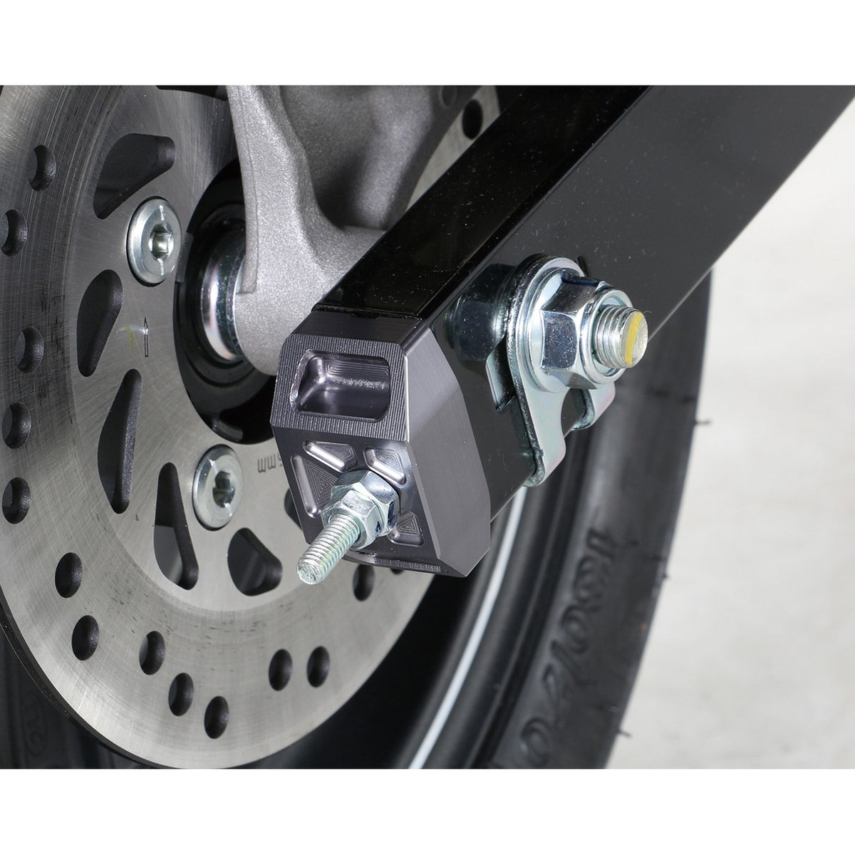 Caches de tendeurs de chaîne alu CNC (paire) — Kitaco — Honda Dax 125 JB-04 / JB-06 & Grom JC92 (519-1452920)