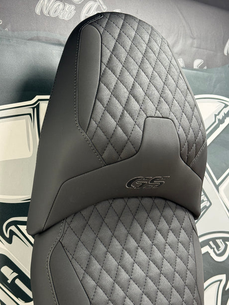 Garnissage selle passager BMW R 1300 GS confort premium et finition artisanale