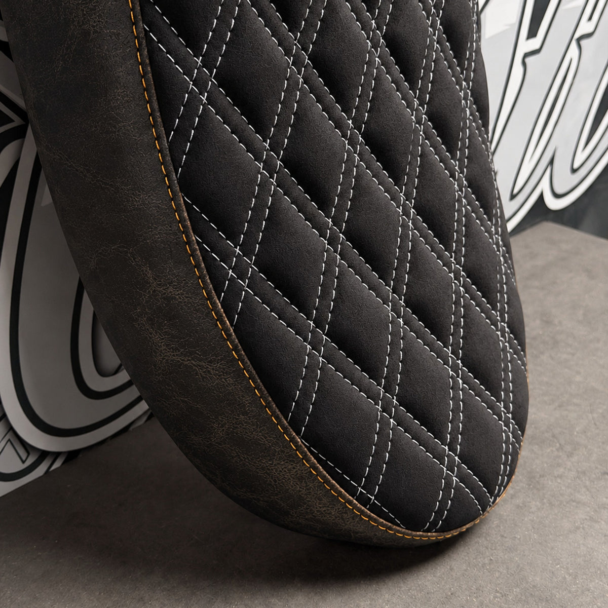 Selle complète capitonnée losanges — NoxCustom — Honda Dax 125 (JB04 · JB06)