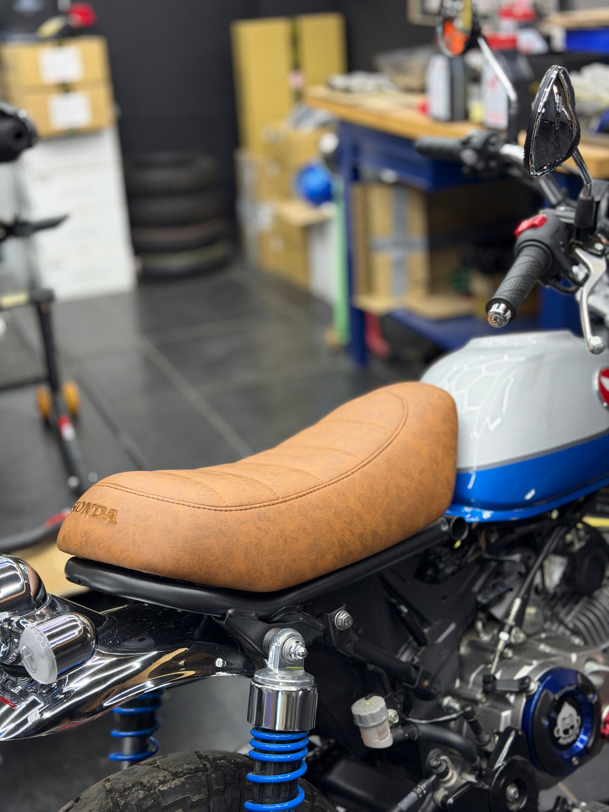 selle monkey 125 d'origine personnalisée chez noxcustom france